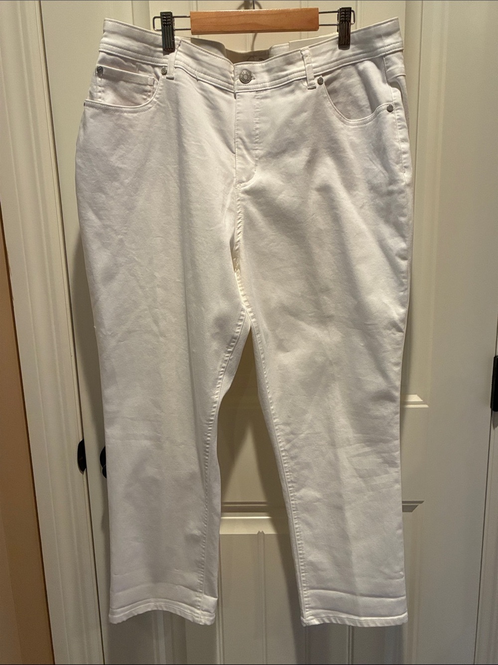 EST. 1946  18W High-Rise  Shape-Enhancing Women's Classic Straight Jeans White